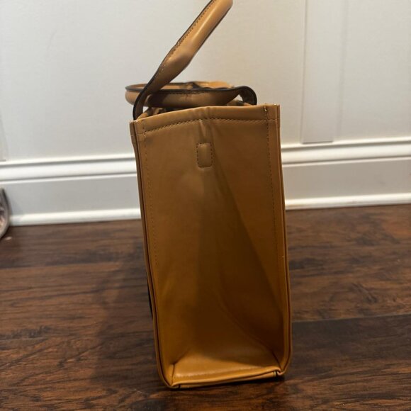 The Tote Bag Leather Medium Traveler Tote Bag - Picture 7 of 9